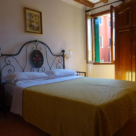 Minerva & Nettuno Di ונציה